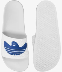 adidas Skateboarding Shmoofoil Sandale (core white team royal blue core)