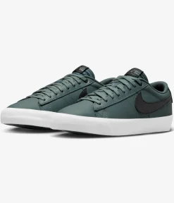 Nike SB Blazer Low Pro GT Schuh (vintage green black)