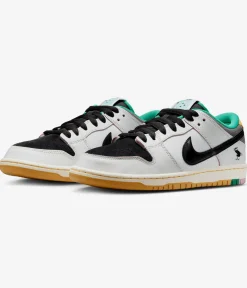 Nike SB x CSEF Dunk Low Pro Schuh (summit white black white iron gr)